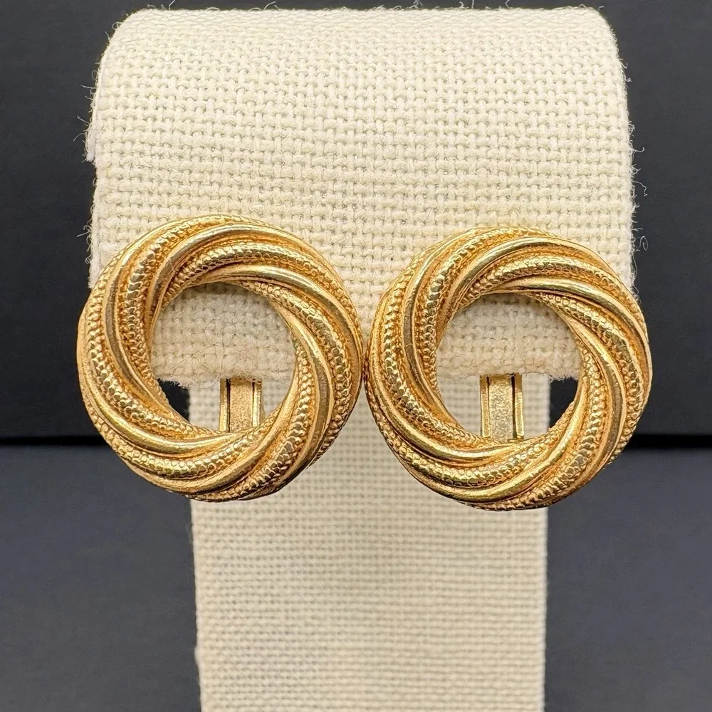 Vintage Crown Trifari Twisted Textured Gold Tone Open‎ Circle Clip on Earrings